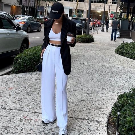 Crop Tops With Palazzo Pants, White Elegant Pants Outfit, Beige Satin Trousers Outfit, Trousers With Tennis Shoes, White Wide Leg Trousers Outfit Classy, Palazzo Pants With Sneakers, White Dress Pants Outfit, White Pants Outfit Casual, White Palazzo Pants Outfit