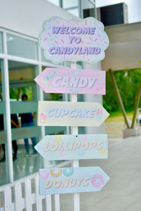 Candyland Birthday Theme, Birthday Theme Party Ideas, Candyland Party Theme, Candy Decorations Diy, Candyland Theme, Candy Theme Birthday Party, Theme Party Ideas, Candy Themed Party, Birthday Theme Party