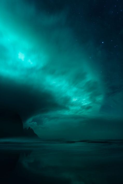 Turquoise Aesthetic, Imagenes Dark, Image Bleu, Photo Bleu, Iceland Photos, Ghost World, Ocean Depth, Dark Green Aesthetic, Slytherin Aesthetic