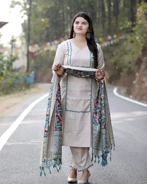 New launch🥰🥰 this handloom cotton kurta pant and khadi silk ikkat print Dupatta set. It comes with handloom cotton straight cut kurta with resham thread embroidery team with high ankle pants with sequence work. Style this set with jhumka and mule heels to complete the look . Work: Machine thread embroidery 🪡✂️🧵 Length of kurta 44/45 Pant length 39 Dupatta 2.5 meter Size 38,40,42,44,46 Price:--895 ₹+Ship Extra 👈👈 Ready to dispatch keep posting✈️✈️✈️✈️✈️ . . . #kurtiset #kurtilover #k... Khadi Kurta, Casual Office Wear, Straight Kurti, Simple Rangoli Border Designs, Cotton Salwar Kameez, Kurti Set, Kurta Palazzo, Kurtis With Pants, Pakistani Salwar Kameez