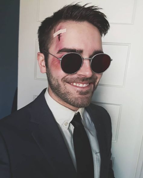 Matt Murdock Daredevil cosplay by David Houck @daveycreates Halloween Costumes, Daredevil Cosplay, Daredevil Costume, Matt Murdock Daredevil, Matt Murdock, Fantasias Halloween, Round Sunglass Men, Round Sunglasses, Mens Sunglasses