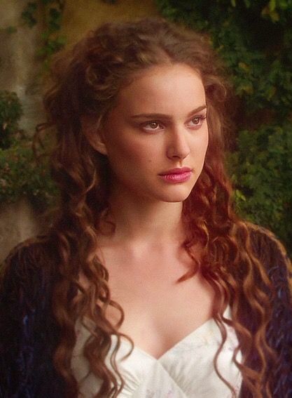 Padme Amidala. Star Wars Natalie Portman Star Wars, Top 10 Beautiful Women, Star Wars Outfit, Star Wars Padme Amidala, Star Wars Padme, Smink Inspiration, Star Wars Models, Padme Amidala, Star Wars Icons