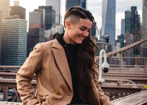 Lesbian Haircuts 2023 - 40 Bold & Beautiful Hairstyles - Our Taste For Life Lesbian Haircut Long, Feminine Lesbian Style, Dyke Haircut, Epic Hairstyles, Lesbian Hair Cuts, Butch Haircuts, Lesbian Haircuts, Shirt Hair Cuts, Gay Haircut