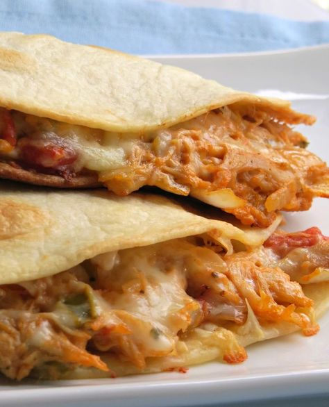 Stove Top Ideas, Pepperoni Pizza Quesadillas, Best Quesadilla Recipe, Easy Quesadillas, Quesadillas Recipes, Greek Quesadillas, Spinach Quesadilla, Chicken Quesadillas Recipe, Popular Food Recipes