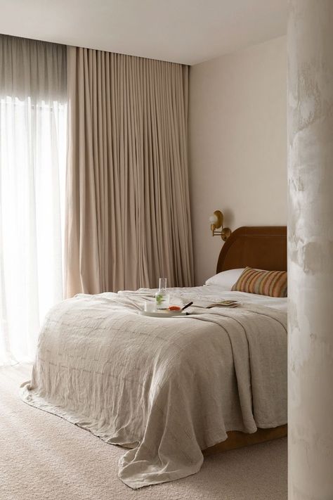 Silk Cushions, Style Minimaliste, Round Tray, European Linens, French Linen, Cotton Bedding, Hand Loom, Metal Design, Flat Sheets