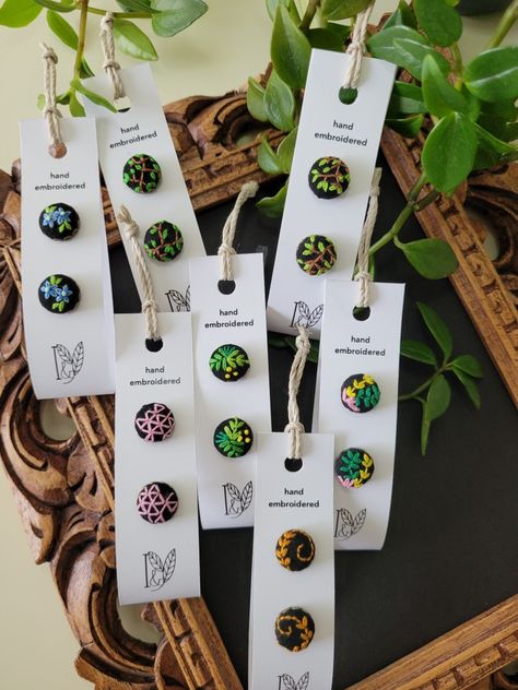 Miniature embroidery on small stud earrings. Diy Earrings, Diy Earrings Studs, Hand Embroidered Jewelry, Embroidery Earrings, Embroidered Earrings, Miniature Embroidery, Lavender Sachets, Earrings Black, Colorful Leaves