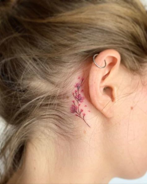 Rose Tattoos Behind The Ear Flower Tattoo Ear, Tattoo Pequeños Mujer, Behind Ear Tattoo Small, Back Ear Tattoo, Rose Tattoo Behind Ear, Behind The Ear Tattoo, Artsy Tattoos, Purple Tattoos, Behind Ear Tattoos