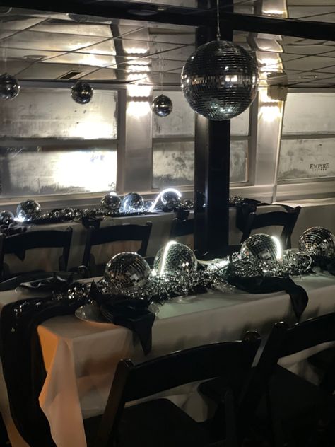 Black And Silver Theme Party Decoration, Silver And Black New Years Eve Party, Black Tie 21st Birthday Party, Silver And Black Table Setting, Black Birthday Party Aesthetic Decor, Black And Silver Disco Party, Black And Silver Decorations Party Ideas, Black And Silver New Years Decorations, Black And Silver Themed Party