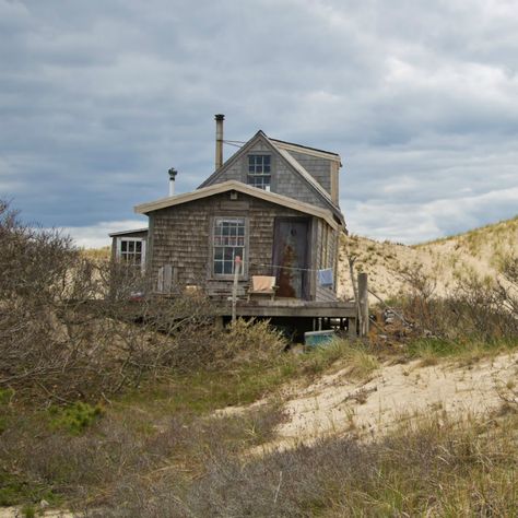 Abandoned Beach House, Coastal Shack, Fantastic Scenery, Beachside House, Old Beach House, Summer Places, Shack House, Fish Shack, Losing Hope