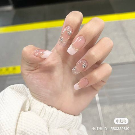 Douyin Square Nails, French Tip Douyin Nails, Square Douyin Nails, Douyin French Nails, French Tip Nails Korean, Korean Square Nails, Christmas Nails Douyin, Korean Nail Designs Kpop, White Douyin Nails