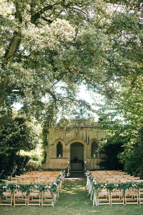 Fashionable English Garden Wedding at Barnsley House Gallery - Style Me Pretty Outdoor English Wedding, Family Chapel, English Countryside Wedding, Barnsley House, English Garden Style, Garden Wedding Bridesmaids, Brides Sister, English Country Weddings, Table Rose