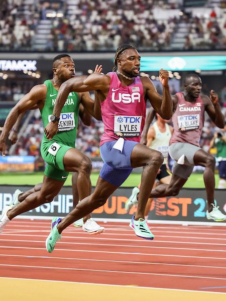 Noah Lyles Wallpaper, Usain Bolt Memes, Trayvon Bromell, Cold Pics, Noah Lyles, Track Athletes, Track Pictures, Les Sports, Usain Bolt