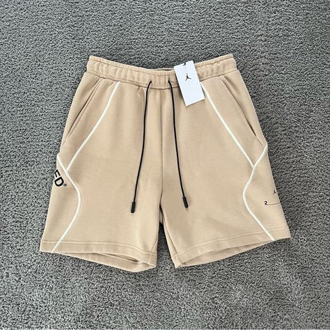 Brand New Jordan Men's 23 Engineered Fleece Shorts. Jordan Shorts Have Two Front Pockets For Storage And Drawstrings For Waist Adjustment. These Shorts Are Made Out Of Soft Fabrics Keeping You Comfortable Everywhere You Go! Retail: 60.00 Made Out Of 82% Cotton And 18% Polyester Size Small Color Beige Never Worn / Excellent Condition No Stains, Rips, Or Tears Measurements: Waist: 30in Inseam Length: 7in Length: 18in Fast Shipping Smoke Free Environment Waist Adjustment, Sports Wear Fashion, Jordan Shorts, Newest Jordans, Stylish Mens Outfits, Fleece Shorts, Jordans For Men, Shorts Athletic