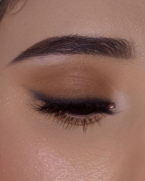 Simple Everyday Matte Eye Makeup * * #makeuplooks #eyemakeuplook #eyeshadowlook #matteeyeshadow #daymakeup #eyemakeup #eyemakeupideas Culture Day, Brown Eyeshadow Aesthetic, One Color Eyeshadow Look Simple, Eye Shadow Simple, Soft Eyeshadow Looks, Soft Eyeshadow, Matte Eye Makeup, Simple Eyeshadow, Brown Makeup