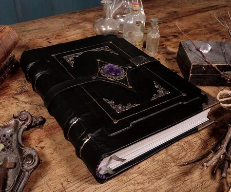 Black Magic Leather Grimoire - Bookbinding Tutorial: 17 Steps (with Pictures) Leather Grimoire, Teknologi Futuristik, Witch Things, Tapeta Harry Potter, Bookbinding Tutorial, Grimoire Book, Kraf Diy, Magical Book, Magic Aesthetic