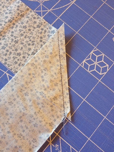 Couture, Patchwork, How To Make Bias Binding Simple, How To Make Quilt Binding, How To Make Binding, Making Bias Binding, Attaching Binding To Quilt, How To Make Binding For A Quilt, Easy Quilt Binding For Beginners