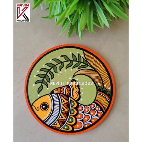 Mandalas, Patchwork, Madhubani Coaster Designs, Madhubani Circle Designs, Madhubani Art Circle, Painting On Clay Plates, Plate Panting, Madhubani Art Design Indian Paintings, Simple Madhubani Paintings