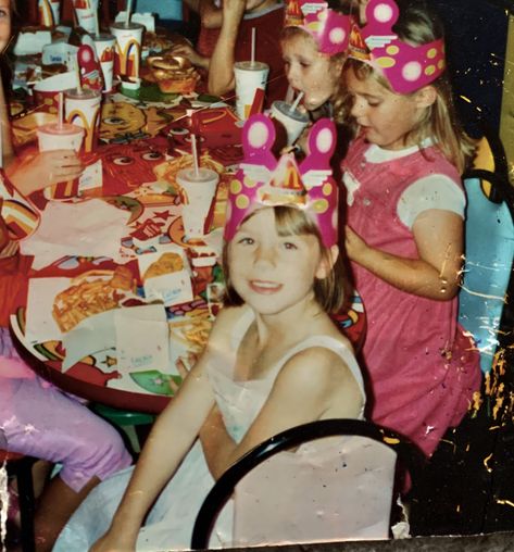 2000s Birthday Party Nostalgia, Kids Birthday Party Aesthetic, 2000s Birthday Party, Mcdonalds Party, Birthday Nostalgia, Nostalgia Party, 2000s Birthday, Childhood Birthday, Childhood Nostalgia 2000s