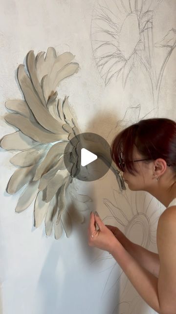 Maisbel Calzadilla De la Vega on Instagram: "Things that happen 😅 Drywall putty Art sculpture (check the link in bio 😉) #art #artist #artistsoninstagram #sculpture #sculpturepainting #basreliefsculpture #wallart #drywallart" Plaster Carving Sculpture, 3d Sculpture Art, Plaster Sculpture Ideas, 3d Wall Sculpture Art, Putty Art, Compound Art, Art On Walls, 3d Art Sculpture, 3d Wall Sculpture