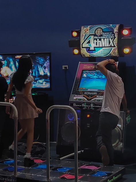 Arcade Dance Machine Aesthetic, Class Couple Aesthetic, Gaming Date Aesthetic, Video Game Night Aesthetic, Arcade Couple Aesthetic, Couple At Arcade, Arcade Date Aesthetic Couple, Couple Arcade Pics, Couples Playing Games
