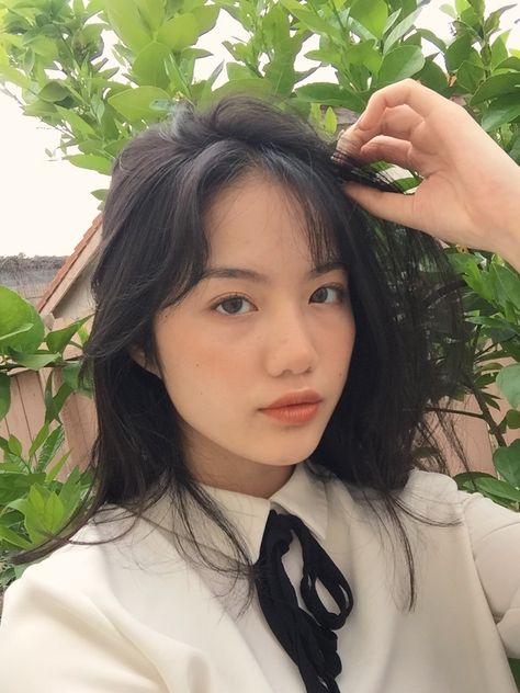 Anerican Girl, Crush Culture, Nose Drawing, Natural Glowy Makeup, Korean Japanese, Minimal Makeup, Western Girl, Moon Night, Korean Aesthetic