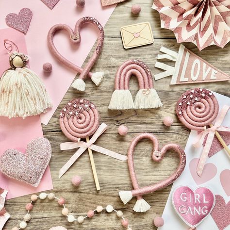 Macrame Rainbow, Heart & Lollipop Ipswich England, Macrame Gifts, Wool Crafts Diy, Heart Lollipop, Valentines Collection, Macrame Baby, Wire Knitting, Diy Pom Poms, Heart Sprinkles