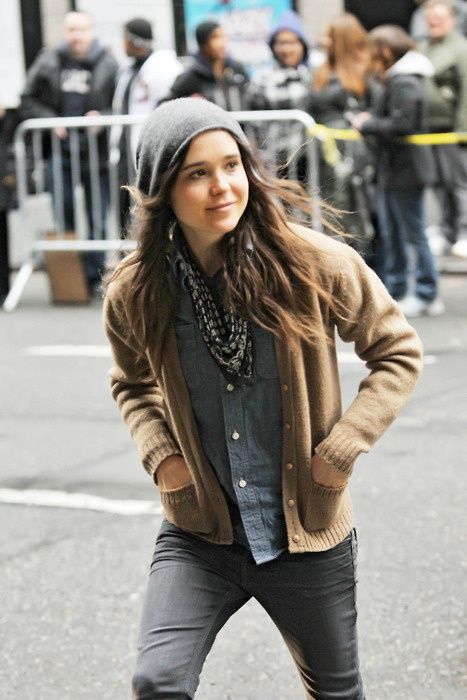 tomboy style | Tomboy Style | Top 100 in androgyny Tomboy Lesbian Style, Lesbian Fall Fashion, Lesbian Style, Layered Outfit, Estilo Tomboy, Hobo Chic, Ellen Page, Lesbian Fashion, Tomboy Chic