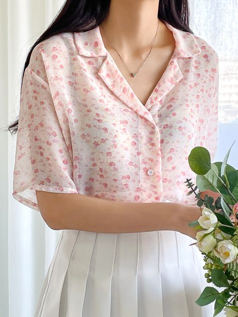 Floral Top Aesthetic, Fancy Shirts For Women, Chiffon Tops For Women Floral, Half Sleeve Shirt Women, Floral Tops For Women, Half Sleeve Shirts Women, Floral Blouse Outfit, Floral Top Outfit, Flower Pattern Shirt