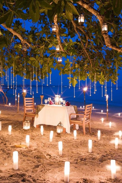 Beach marriage proposal in Dubai Proposal Decoration Ideas, Thailand Romantic, Beach Marriage, Proposal Ideas Beach, Wedding Proposal Ideas Engagement, Surprise Proposal Pictures, Romantic Beach Picnic, Romantic Dinner Setting, Summer Proposal