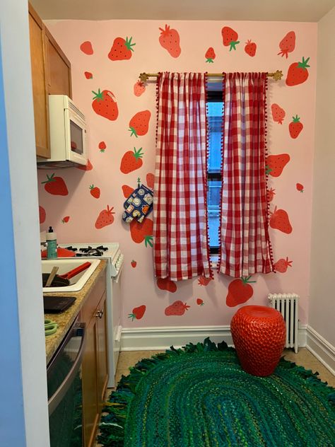 Hilarious Pictures, Strawberry Kitchen, Office Life, Cute Room Ideas, Cozy Room Decor, Cute Kitchen, Sum Up, Room Makeover Inspiration, Cute Room Decor