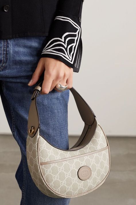 Shoulder bag perfect for all your neutral outfits, beige. Fashion spring summer inspo ideas holiday casual chic old money vibes Gucci Bag Aesthetic, Luxury Suitcase, Vintage Gucci Bag, Gucci Mini Bag, Tas Gucci, Mini Hand Bag, Fancy Accessories, Gucci Mini, Bag Gucci