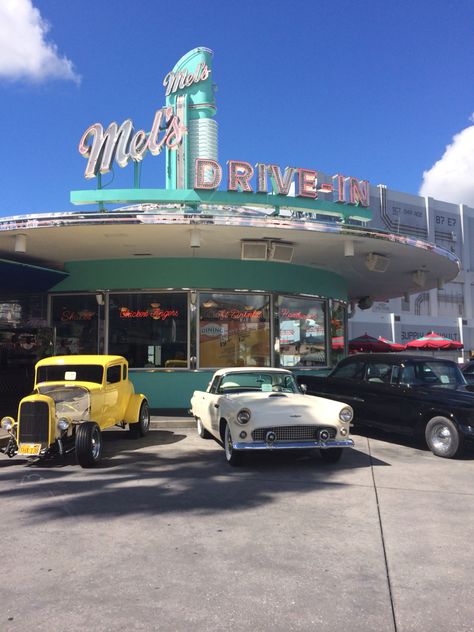 50s Drive In, Mels Drive In, Civic Architecture, 1950s Aesthetic, Americana Summer, Retro Architecture, Retro Signage, 50's Diner, Best Milkshakes