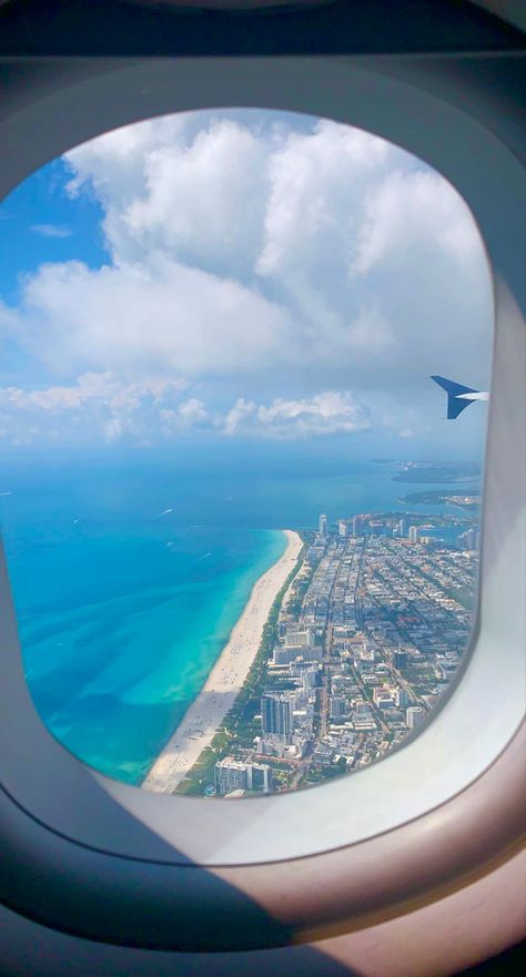 Pictures Of Miami Florida, Vacation Astethic Beach, Miami Plane View, Miami From Airplane, Miami Friends Aesthetic, Travel Aesthetic Florida, Rich Miami Aesthetic, Miami Trip Aesthetic, South Beach Miami Aesthetic