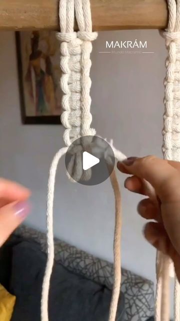 Macrame, weaving, crochet, fiberart supplies on Instagram: "Tutorial by @mundomacrameok_ . #creadoodle#macrame#fiberartcommunity #macrametutorial #macrameknots #macramedesign #diymacrame #learnmacrame #macrameforbeginners #macrameschool #howtomacrame #macrameknots" Macramé, Weaving Crochet, Macrame Weaving, Macrame Supplies, Instagram Tutorial, Macrame Tutorial, Macrame Knots, Macrame Design, Macrame Diy