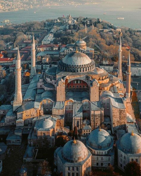 Check out our guide to Hagia Sophia in Istanbul!  Hagia Sophia a truly unique place in the world. In its nearly 1,500 year life-span, it's been both a church and a mosque. Now, it's a museum open to visitors.  Hagia Sophia, Istanbul  Credit: @gmr83   #travel #travelguide #travel2020 #travelitaly #traveltheworld #worldtravel #travelgoals #travelbucketlist #bucketlist #travelitinerary #thingstodo #bestplaces #travellist Byzantine Architecture, Hagia Sophia Istanbul, Zell Am See, Arsitektur Masjid, Istanbul Travel, Unique Place, Blue Mosque, Beautiful Mosques, Hagia Sophia