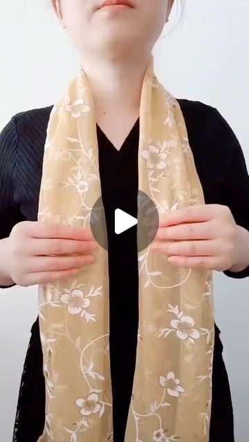 clothes on Instagram: "how to tie the perfect bow @lvbaglove" Folding A Scarf Ways To, How To Knot A Scarf, How To Tie Square Scarf, Scarf Folding Ideas How To Tie Scarves, Scarf Styles How To Wear A, Scarf Folding Ideas, Scarf Ideas How To Wear A, How To Wear A Pashmina, Fold A Scarf