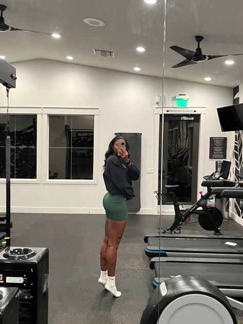 Active Vision Board, Oner Active Aesthetic, Fall Gym Outfit, Oner Active Outfit, Gym Baddie Aesthetic, Gym Outfit Black Women, Workout Outfits Black Women, Gym Outfits Black Women, Black Gym Girl