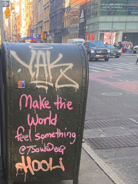 New York City Street Art “make the world feel something” Nyc Culture Aesthetic, Nyc Artist Aesthetic, Nyc Grunge, Bar Golf, Maureen Johnson, Nyc Street Art, Streetstyle Aesthetic, Feel Something, Nyc Artist