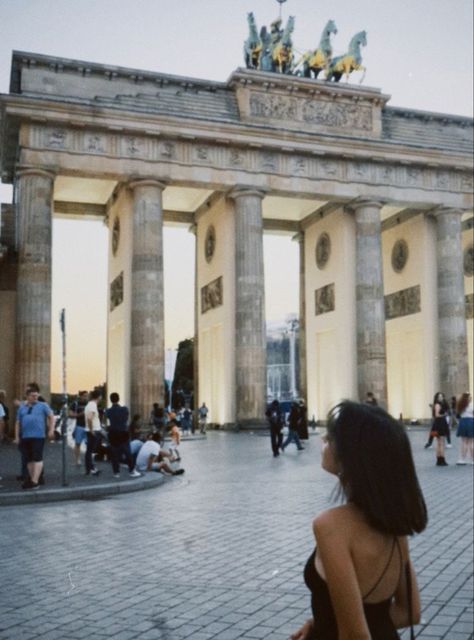 Berlin Travel Aesthetic, Berlin Inspo Pics, Berlin Aesthetic Girl, Berlin Instagram Pictures, Louvre Photo Ideas, Berlin Vibes Aesthetic, Berlin City Aesthetic, Berlin Photo Ideas, Gap Year Aesthetic