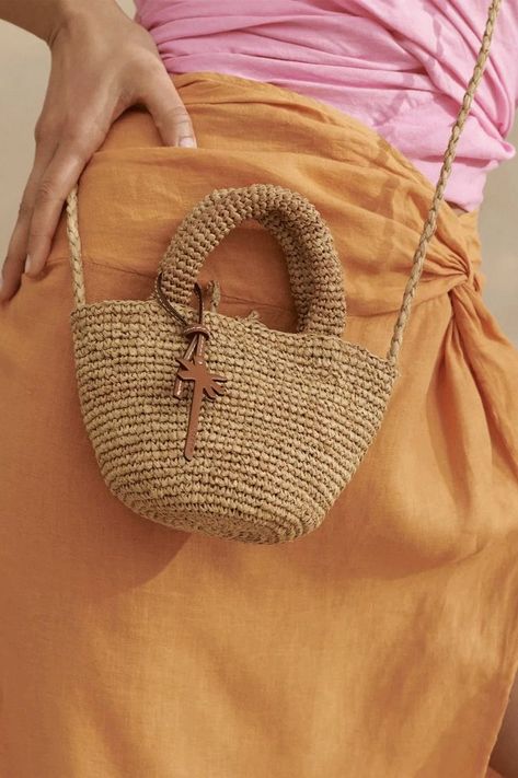 Handmade raffia bag #raffia #raffiacrochet #handmade #handmadebag #crochet #crochetbagtutorial #bag #knitting Crochet Bags, Side Purse, Side Purses, Raffia Crochet, Crochet Bag Pattern Free, Purse For Women, Raffia Bag, Summer Bag, Crochet Bag Pattern