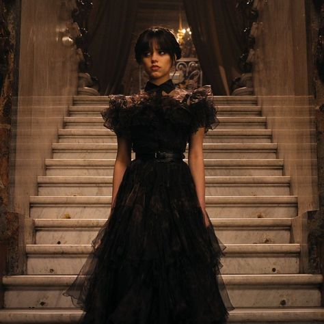 Wednesday Actors, Jenna Ortega As Wednesday, Wednesday Addams Cosplay, Hunter Doohan, Wednesday Addams Dress, Raven Dress, Addams Family Wednesday, Addams Family, Wednesday Addams