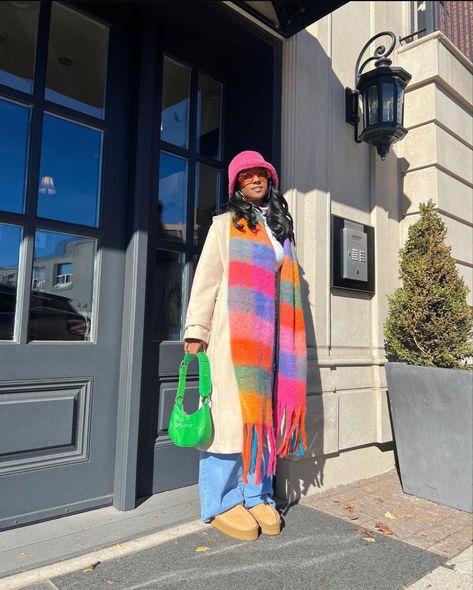 Multi Color Cardigan Outfit, Coloured Scarf Outfit, Bright Outfits Winter, Big Colorful Scarf Outfit, Bright Scarf Outfit Winter, Cold Winter Outfits Colorful, Rainbow Scarf Outfit, Colorful Cozy Outfits, Chunky Knit Scarf Outfit