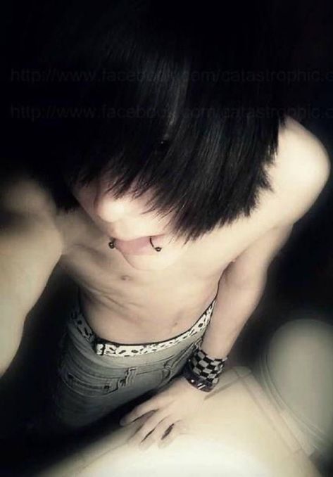 An emo boy with snake bite piercings, black hair holding up his camera at a high angle to take a selfie. He has on no shirt and is wearing a bracelet and pants with the hem of his boxers showing. His hair covers his face. Emo Scene Boys, Hot Emo Guy, Cute Emo Guys, Scene Guys, Emo Couples, Hot Emo Guys, Emo People, Estilo Emo, Emo Love