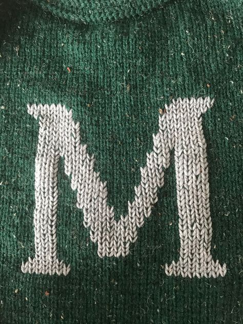 Knitting Magic: Weasley Sweater DIY Inspiration #harrypotteraesthetic #gryffindoraesthetic #slytherinaesthetic #weasleysweater #weasleytwins #knittingpattern Weasley Sweater, Sweater Ornaments, Sweater Diy, Gryffindor Aesthetic, Weasley Twins, Slytherin Aesthetic, Harry Potter Aesthetic, How To Knit, Knitting Tutorial