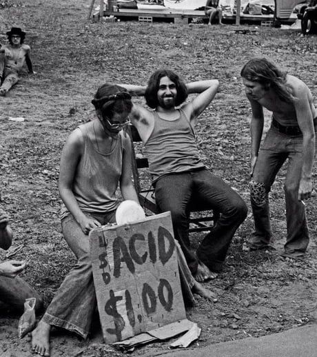 Woodstock hippies selling acid for $1.00, 1969 Woodstock '99, Things Painting, Woodstock Photos, Woodstock Hippies, Woodstock Music, Woodstock 1969, Painting Practice, Woodstock Festival, Hippie Aesthetic