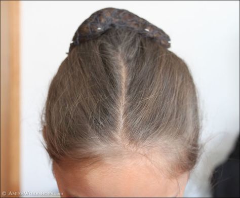 Amish girl with hair in a bun, secured by a hairnet Long Hair Hats, Mennonite Hairstyles, Hair Net Hairstyles Work, Matilda Hair, Amish Women, Amish Style, Amish Books, Old Order, Hair In A Bun