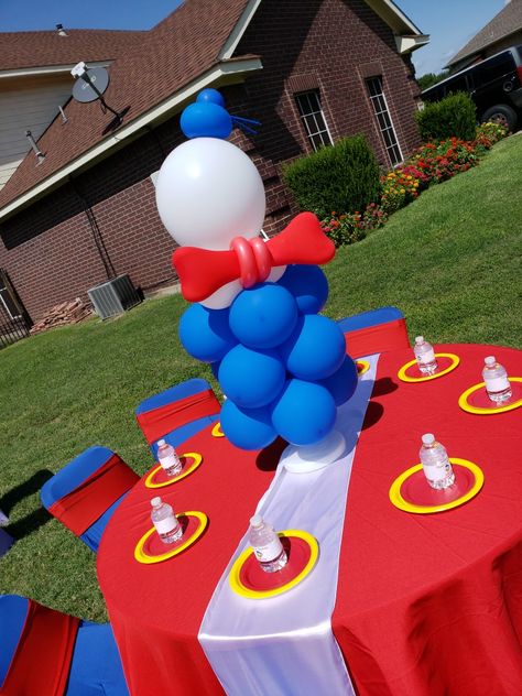 Donald Duck Centerpiece, Donald Duck Theme Birthday Party, Donald Duck Birthday Theme, Donald Duck Birthday Party Ideas, Donald Duck Party Decorations, Donald Duck Party Ideas, Donald Duck Birthday Party, Duck Birthday Theme, Donald Duck Birthday