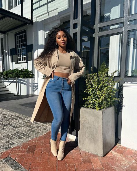 Fall Outfits Black Women Classy, Outfits For Sightseeing Spring, Decent Outfits For Women Casual, Lunch Winter Outfit, Classy Fits Black Women, Casual Fall Outfits Black Women, Cute Fall Outfits Black Women, Nqobile Khwezi, Mode Swag