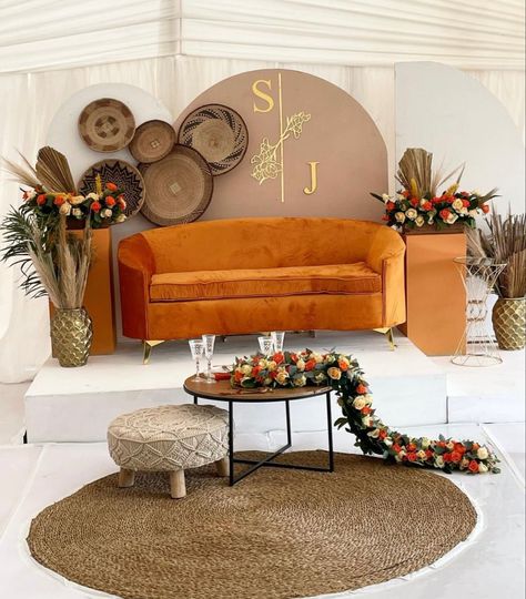 Lobola Day Decorations, African Themed Wedding Dresses, Lobola Celebration Decor, South African Traditional Wedding Decor, Umgidi Ideas, African Traditional Wedding Decoration Table Settings, Umembeso Decor Table Settings, Zulu Traditional Wedding Decor, Lobola Decor Ideas