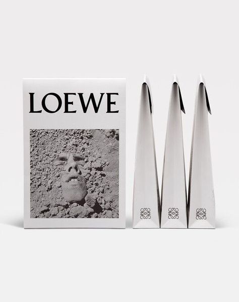 Loewe Packaging, David Wojnarowicz, Peter Hujar, Clothing Packaging, Fashion Packaging, Packaging Ideas Business, Box Packaging Design, Tea Packaging, Packaging Labels Design